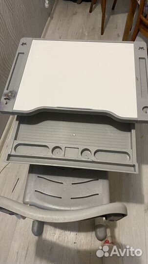 Письменный стол и стул растущие для школьника