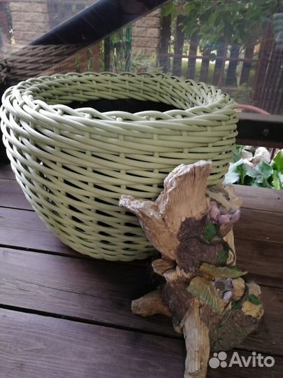 Кашпо из искусственного ротанга