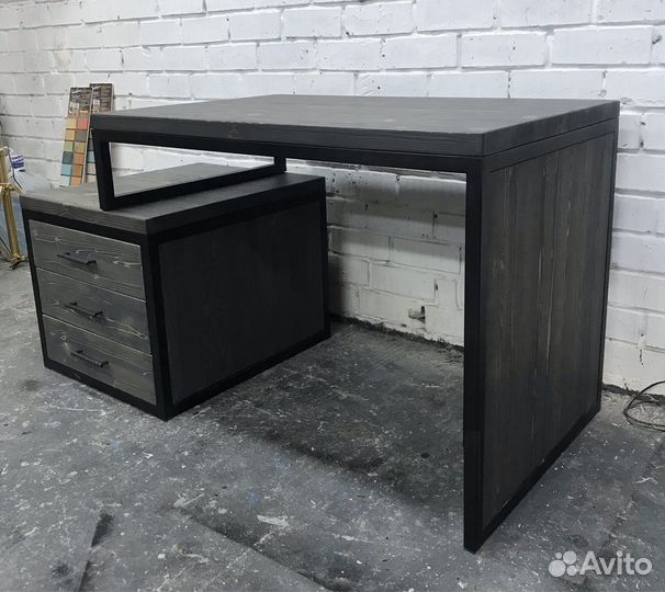 Компьютерный стол в стиле лофт