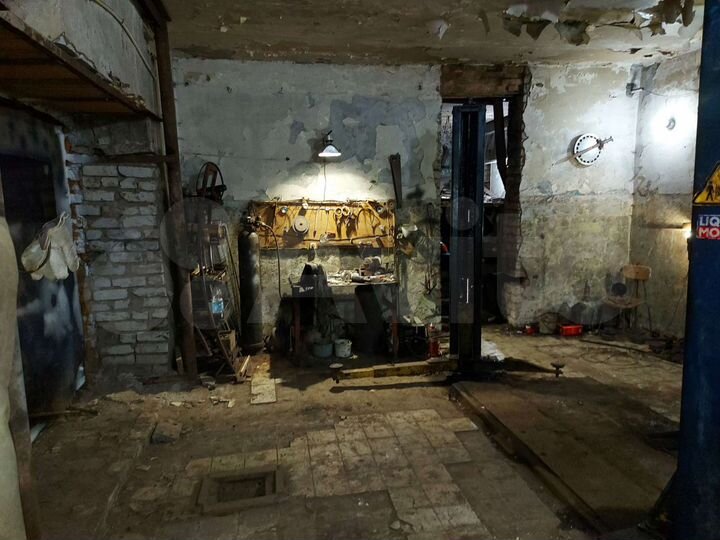 Гараж, > 30 м²