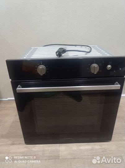 Газовый духовой шкаф Indesit (Индезит) IGW 620 BL