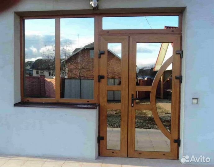 Пластиковая дверь / входная группа