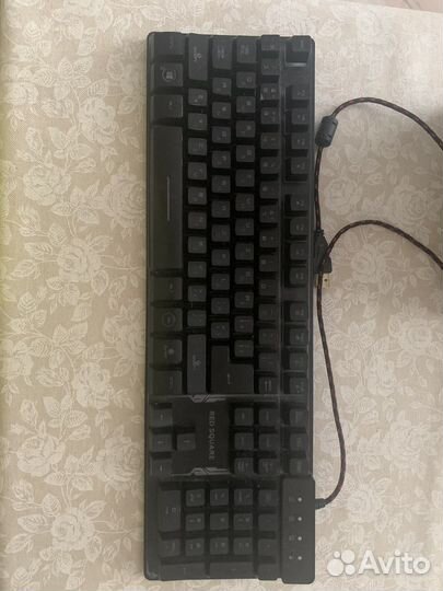 Игровая клавиатура светится