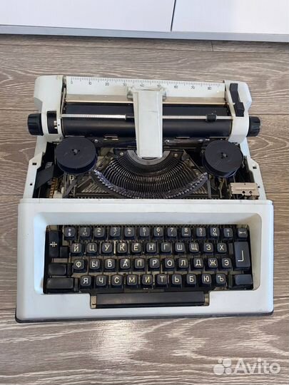 Пишущая машинка Ивица СССР