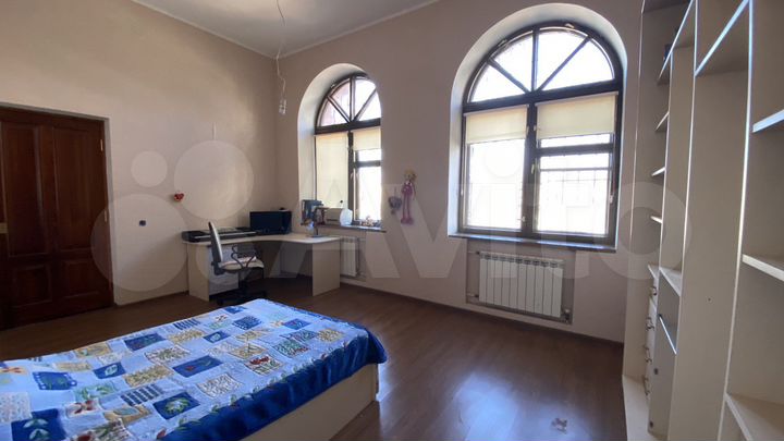 Дом 650 м² на участке 6,5 сот.