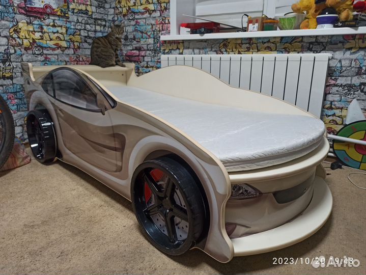 Кровать-машинка детская