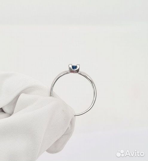 Золотое кольцо с камнем 17р