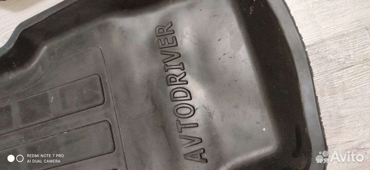 Автомобильные коврики резиновые на ладу иксрей