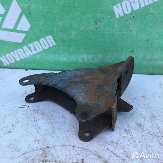 Кронштейн кпп Фольксваген Гольф 2 Джетта 2