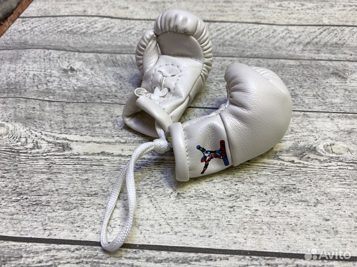 Боксерские перчатки на веревочке Спортфайтер бел