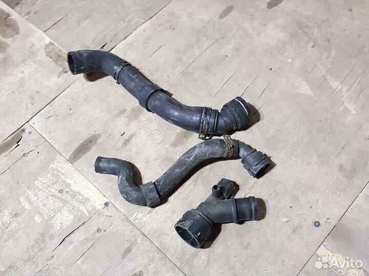 Флянец системы охлаждения Skoda Octavia tour a4