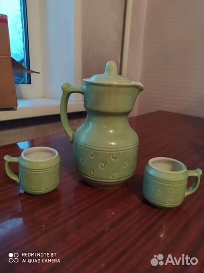Кувшин с кружками