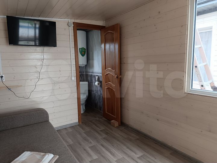 Дом 16 м² на участке 1 сот.