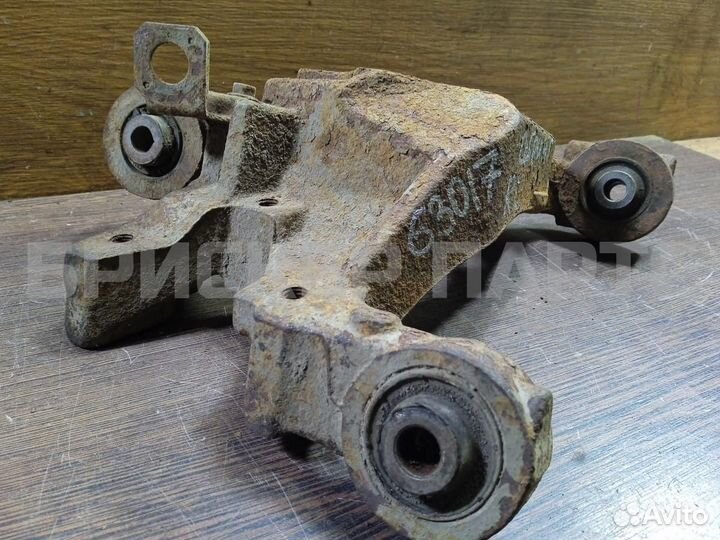 Кулак задний левый Крайслер Себринг