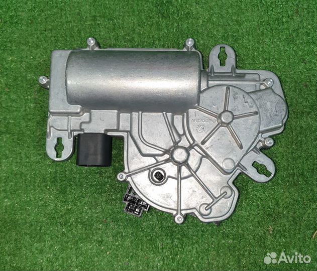 Доводчик замка крышки багажника VW Tiguan 2