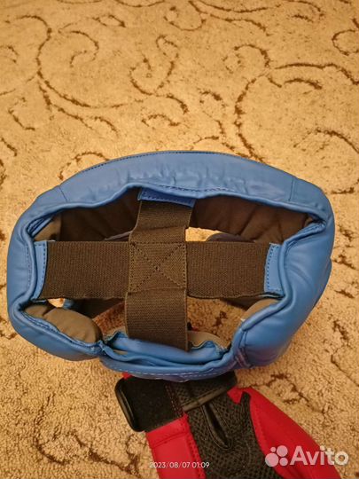 Боксерские перчатки и шлем детские