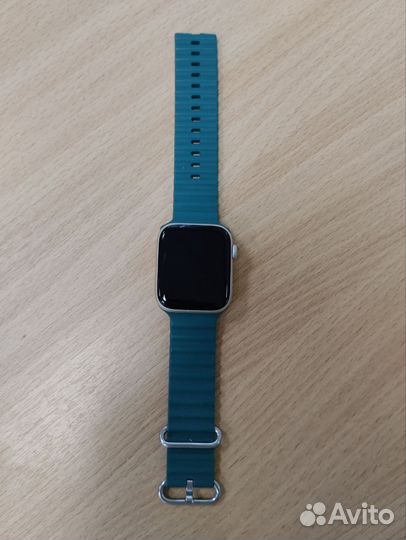 Смарт-часы Apple Watch SE 44mm