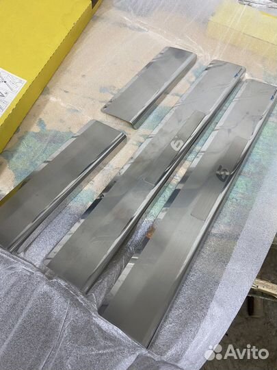 Хромированные накладки на пороги мазда 6