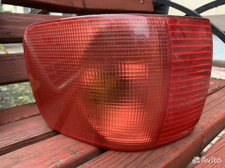 Задний левый поворотники Audi A6 45 кузов