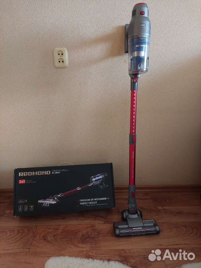 Пылесос Redmond RV-UR361