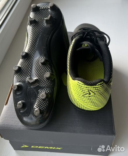 Детские футбольные бутсы