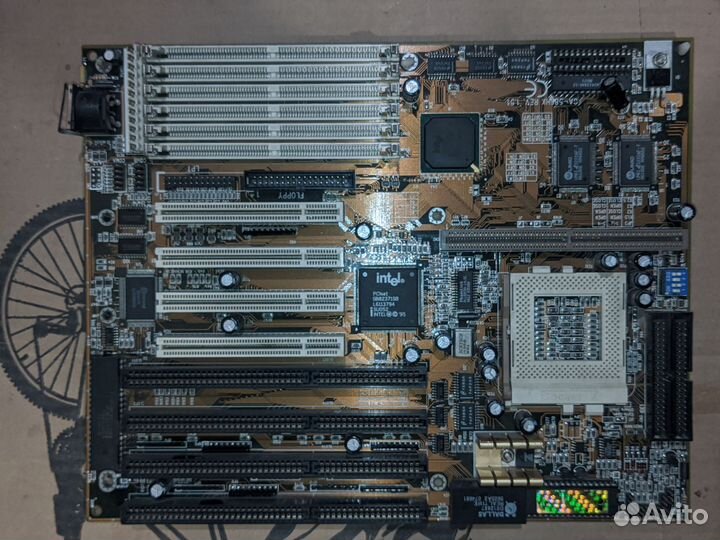 Материнка сокет775,370