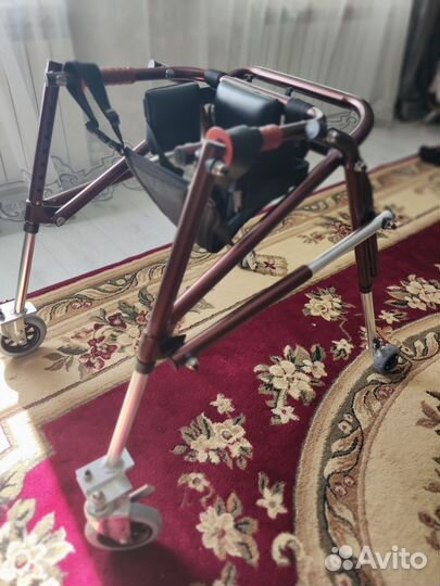 Ходунок детский для инвалидов