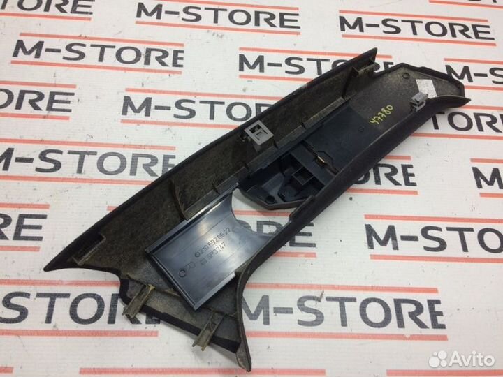 Обшивка стойки задняя правая Mercedes-Benz E-Class