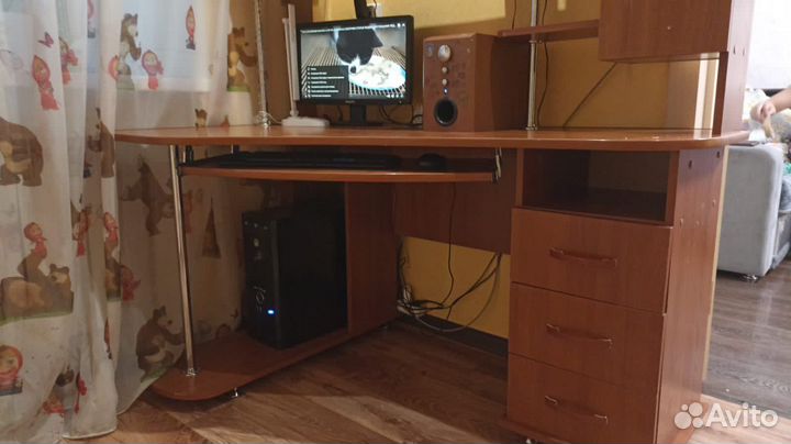 Компьютерный стол