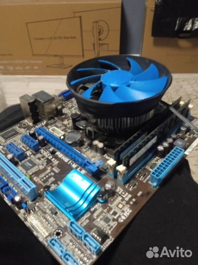 Материнская плата с процессором и памятью