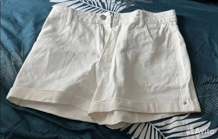 Белые джинсовые шорты