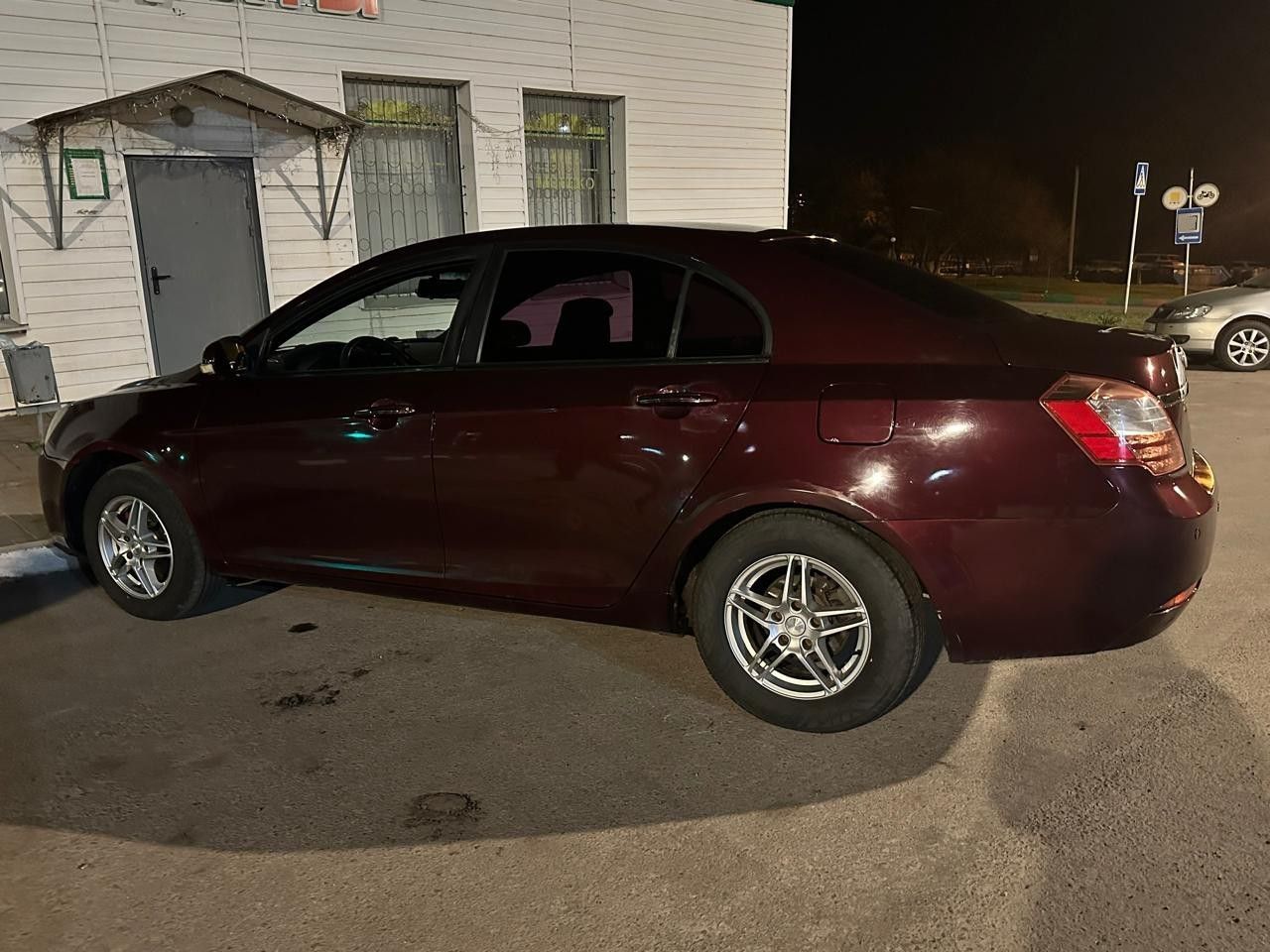 Geely Emgrand EC7: фото владельца