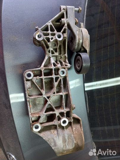 Кронштейн генератора шкода