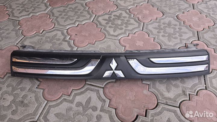 Решётка радиатора mitsubishi outlander 3