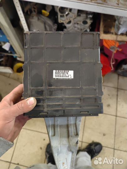 Блок управления двигателем Mitsubishi Galant