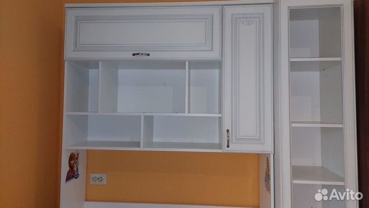 Продам стол со полками