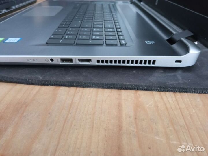 HP Pavilion i7-6500U/GF 940MX/12 RAM/SSD 128GB