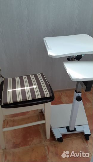 Столик для ноутбука