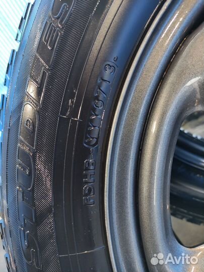 Yokohama Ice Guard IG50 215/65 R16 98