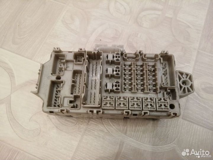 Блок предохранителей салона Mitsubishi Airtrek