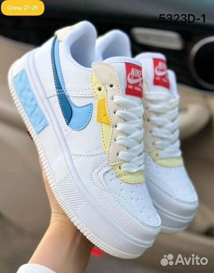 Кроссовки женские