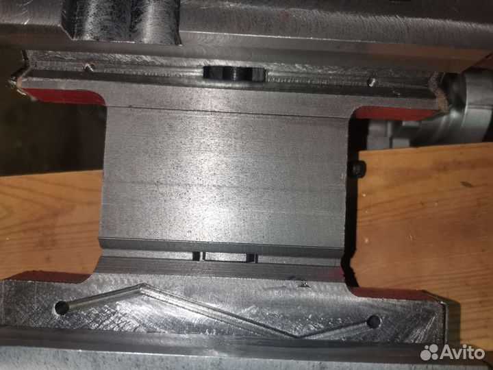 Прижимные планки суппорта токарного станка Wm210v