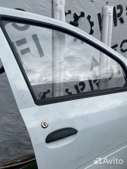 Стекло двери передней право для Renault Logan