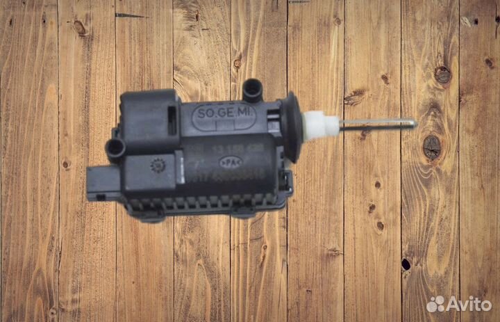 Моторчик замка топливной горловины Opel