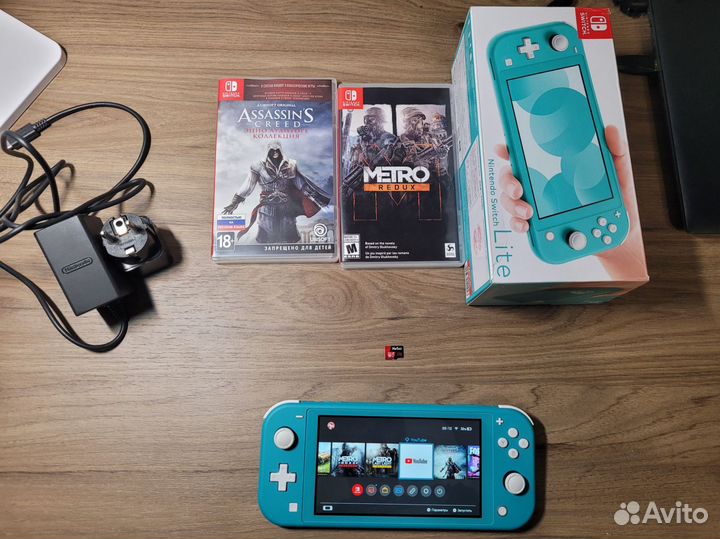 Nintendo switch lite + sd cart 256GB