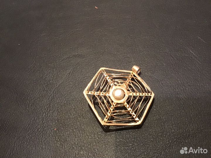 Золотая подвеска паутина