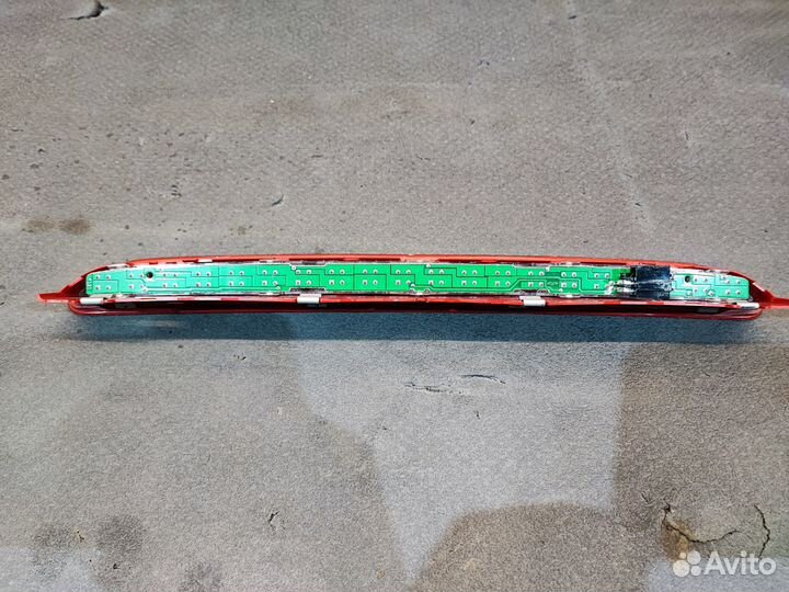 Стоп сигнал крышки багажника Volkswagen Tiguan 5N1