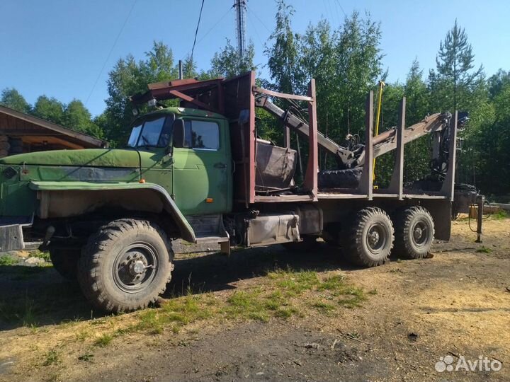 Урал лесовоз с манипулятором
