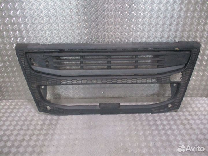 Решетка радиатора Volvo 84575371