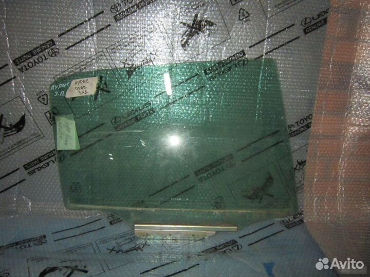 Стекло двери задней правой Toyota Auris